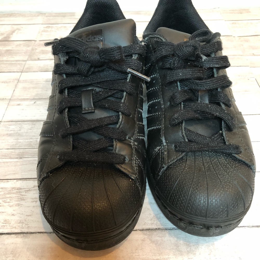 Adidas superstar kids sneakers(size 6)